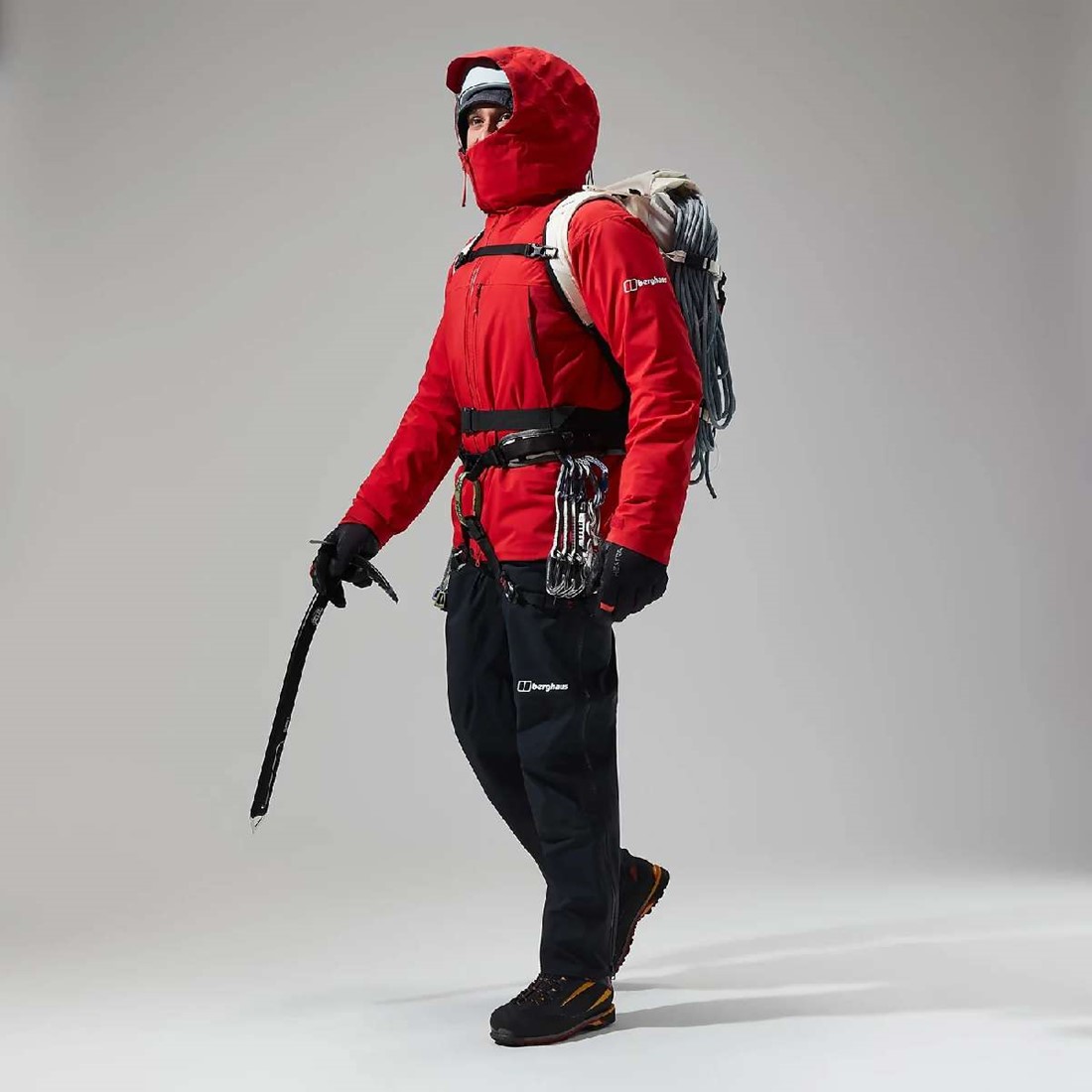 Berghaus M s MTN Seeker GTX Jacket Goji Berry Haute Red XL Your specialist in outdoor wintersports fieldhockey and more